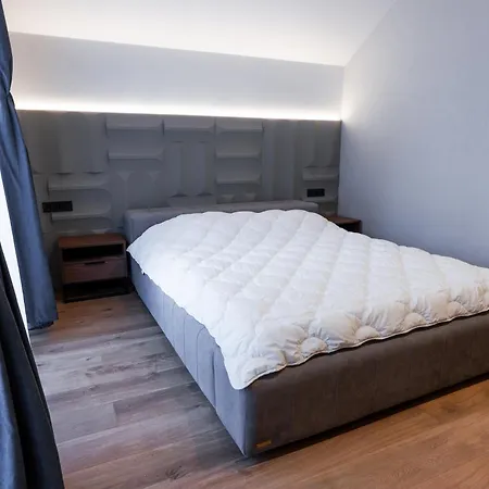 Goldhill 4,6,7 Apartment *